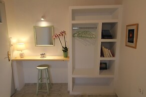 Villa Rouvis With Outdoor Hot Tub