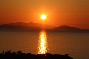 Villa Rouvis With Outdoor Hot Tub