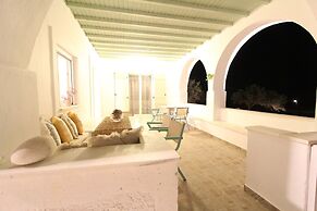 Villa Rouvis With Outdoor Hot Tub