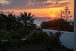 Sunset Beach House With two Bedrooms