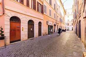Spanish Steps Spacious Apartment