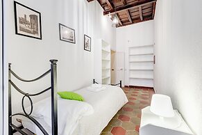 Spanish Steps Spacious Apartment