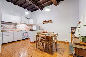 Spanish Steps Spacious Apartment