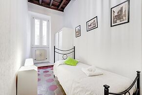 Spanish Steps Spacious Apartment