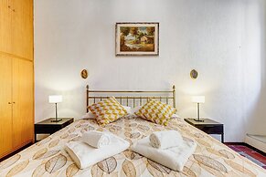 Spanish Steps Spacious Apartment