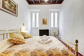 Spanish Steps Spacious Apartment