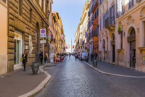Spanish Steps Spacious Apartment