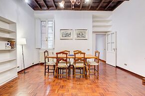 Spanish Steps Spacious Apartment