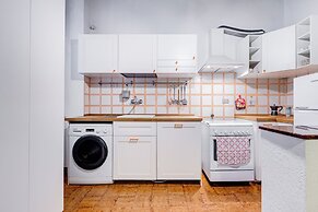 Spanish Steps Spacious Apartment