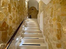 Window in the Stone Naples