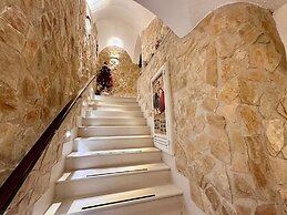 Window in the Stone Naples