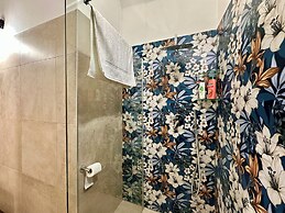 Window in the Stone Naples