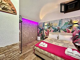 Window in the Stone Naples