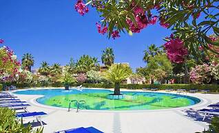 Residence with swimming pool in Ottiolu