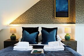 The Gateway Hotel