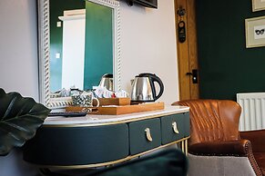 The Gateway Hotel