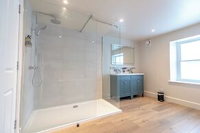 Glan Yr Afon Riverside