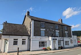 Glan Yr Afon Riverside