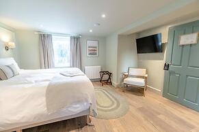 Glan Yr Afon Riverside