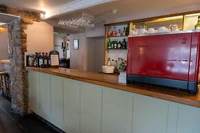 Glan Yr Afon Riverside