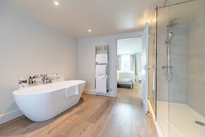 Glan Yr Afon Riverside