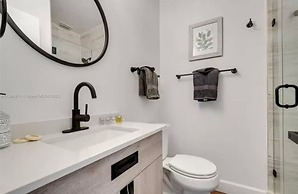 Boho Chic: 3BR Home With Pool