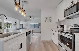 Boho Chic: 3BR Home With Pool