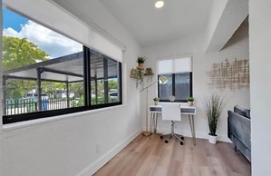 Boho Chic: 3BR Home With Pool