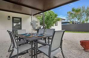 Boho Chic: 3BR Home With Pool