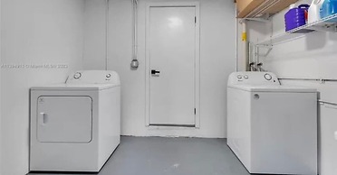 Boho Chic: 3BR Home With Pool