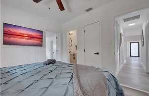 Boho Chic: 3BR Home With Pool