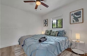 Boho Chic: 3BR Home With Pool