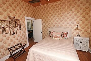 Vintage Parlor 2 Bedroom Home