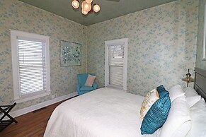 Vintage Parlor 2 Bedroom Home