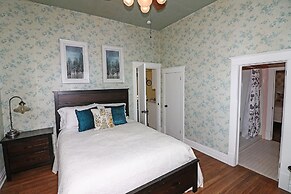 Vintage Parlor 2 Bedroom Home