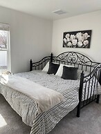 Serene Midtown Haus 3 Bedroom Home