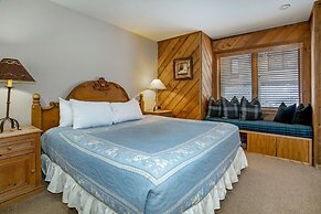 100 Ridgepoint 4 Bedroom Condo