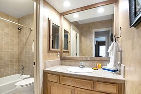 100 Ridgepoint 4 Bedroom Condo