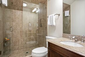 100 Ridgepoint 4 Bedroom Condo