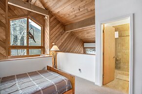 100 Ridgepoint 4 Bedroom Condo