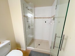 Tranquil Getaway At Waikiki Cove 2 Bedroom Condo