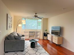 Tranquil Getaway At Waikiki Cove 2 Bedroom Condo