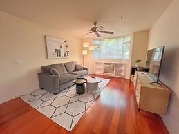 Tranquil Getaway At Waikiki Cove 2 Bedroom Condo