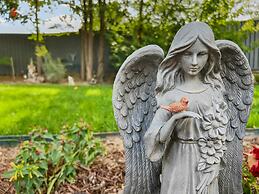 Quiet Garden Sanctuary 1 Bedroom Home