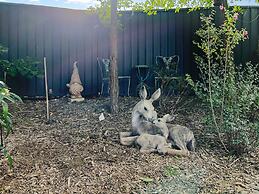 Quiet Garden Sanctuary 1 Bedroom Home