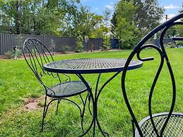 Quiet Garden Sanctuary 1 Bedroom Home