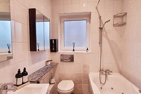 Elegant 2-bed Victorian Flat