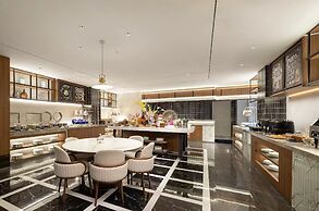 UC by Hyatt  West Railway St Hotel