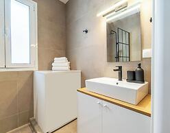 Superb flat in historic centre of Athens