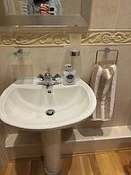 Executive Apartment, Woodford Mill, Witney